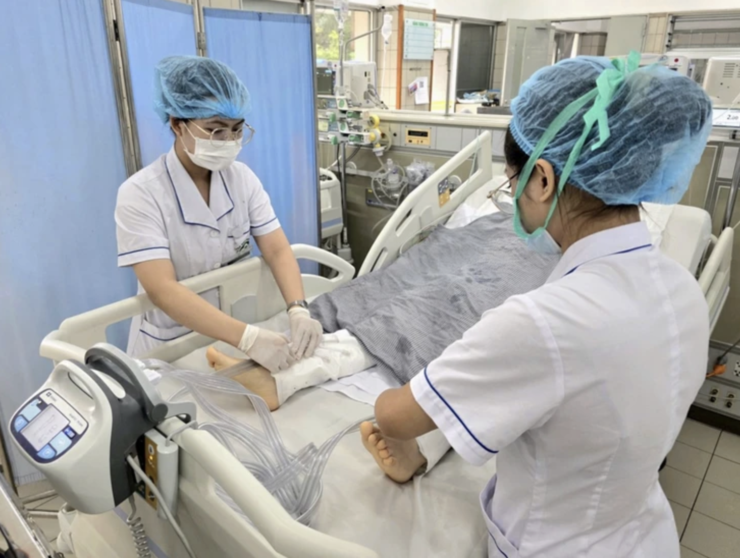 Nạn nhân bị thương nặng nhất trong vụ lật xe ở Lào Cai dần ổn định, sức khỏe chuyển biến tích cực